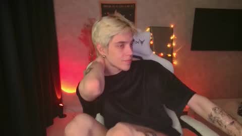 Snapshot of abslut chatting on October 2025 04:02:02 PM Nick online show from October 2025 04:02:02 PM