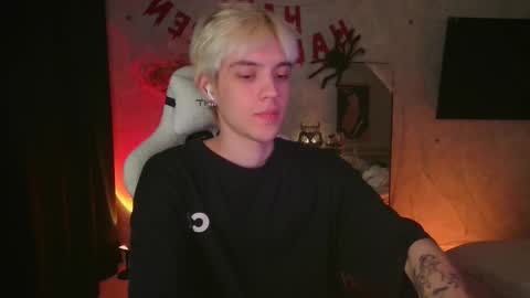 Snapshot of abslut chatting on October 2025 04:09:02 PM Nick online show from October 2025 04:09:02 PM