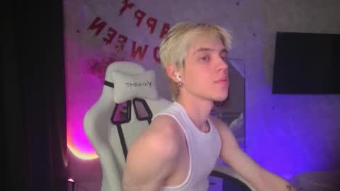 Snapshot of abslut chatting on October 2025 02:29:01 PM Nick online show from October 2025 02:29:01 PM