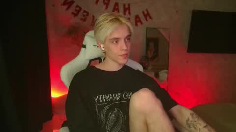 Snapshot of abslut chatting on November 2025 03:43:02 PM Nick online show from November 2025 03:43:02 PM