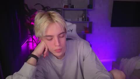 Snapshot of abslut chatting on November 2025 03:12:02 PM Nick online show from November 2025 03:12:02 PM