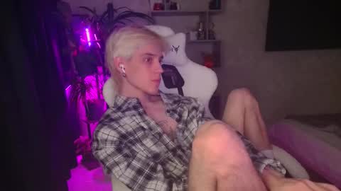 Snapshot of abslut chatting on November 2025 01:47:02 PM Nick online show from November 2025 01:47:02 PM