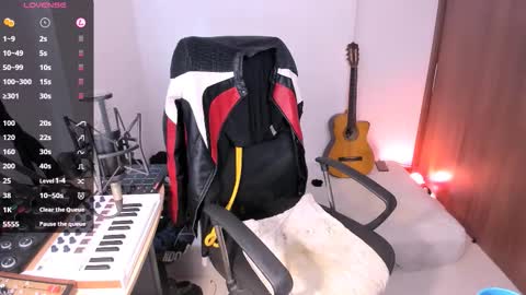  Adam online show from November 2025 01:24:03 PM