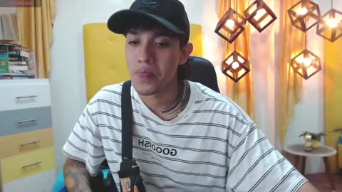 Snapshot of adamcoox chatting on January 2025 03:40:02 AM Adam online show from January 2025 03:40:02 AM