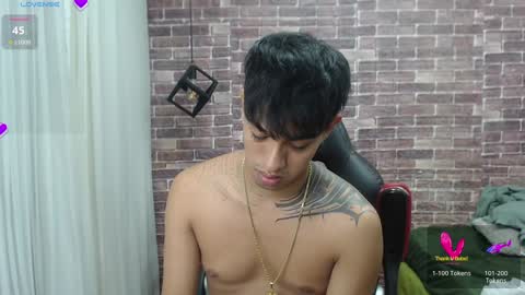 Snapshot of adamcoox chatting on February 2025 07:50:02 AM Adam online show from February 2025 07:50:02 AM