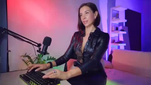 Snapshot of addictsqueen chatting on October 2025 09:52:02 AM ADDICTION online show from October 2025 09:52:02 AM