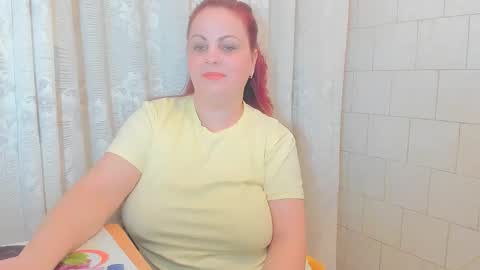Snapshot of adelamilfsexy chatting on January 2025 06:45:02 PM izabellamilf online show from January 2025 06:45:02 PM