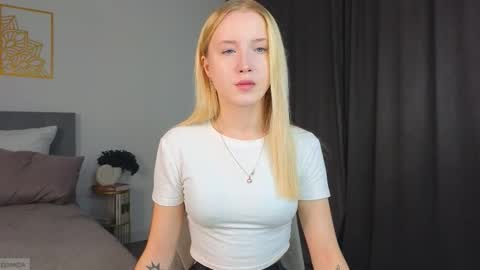 Snapshot of adele_armas chatting on September 2025 10:10:02 PM Adele online show from September 2025 10:10:02 PM