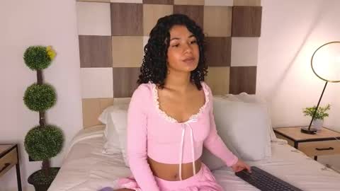 Snapshot of adele_carter_ chatting on February 2025 01:41:01 PM Andrea online show from February 2025 01:41:01 PM