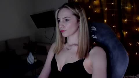 Snapshot of adeleshinem chatting on January 2025 06:23:02 AM Adele Shine online show from January 2025 06:23:02 AM