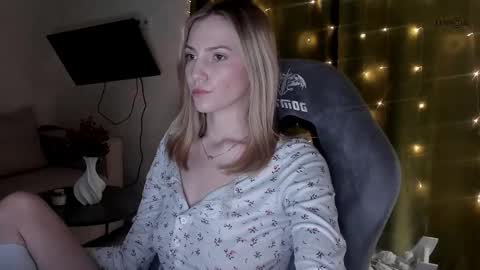 Snapshot of adeleshinem chatting on February 2025 11:29:02 AM Adele Shine online show from February 2025 11:29:02 AM