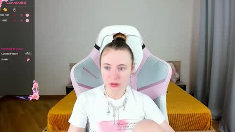 Snapshot of adelina_cowell chatting on October 2025 11:16:01 AM Adelina online show from October 2025 11:16:01 AM