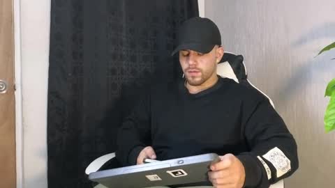 Ades online show from October 2025 11:51:02 AM