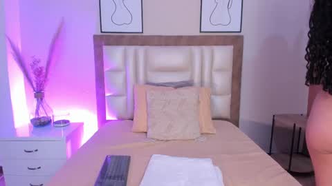 Adhara Castell online show from September 2025 06:34:01 PM
