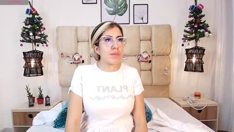 Snapshot of adharasmithh chatting on January 2025 04:56:02 PM AdharaSmithh online show from January 2025 04:56:02 PM