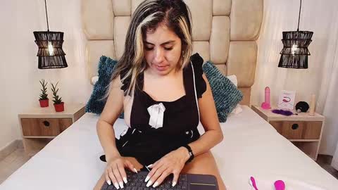 Snapshot of adharasmithh chatting on January 2025 09:32:02 PM AdharaSmithh online show from January 2025 09:32:02 PM