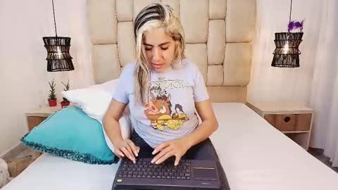 Snapshot of adharasmithh chatting on February 2025 10:07:02 PM AdharaSmithh online show from February 2025 10:07:02 PM