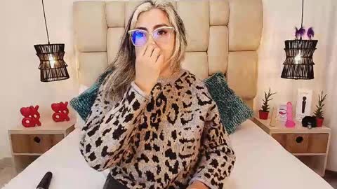 Snapshot of adharasmithh chatting on February 2025 09:31:01 PM AdharaSmithh online show from February 2025 09:31:01 PM