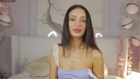 adoracortes online show from October 2025 05:10:02 AM