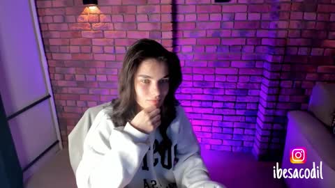 Adri online show from January 2025 10:01:01 PM
