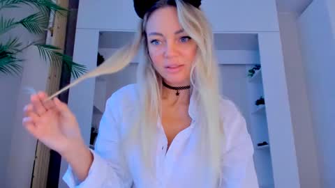 Adriana online show from March 2025 12:12:01 PM