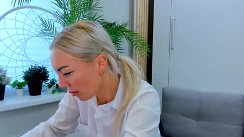 Adriana online show from September 2025 06:29:01 AM