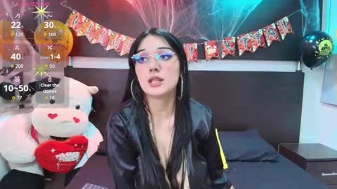 Adri  online show from November 2025 12:13:01 AM