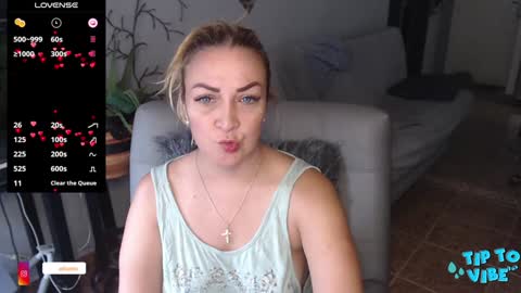 Adriana Paredes  online show from January 2025 01:00:02 PM