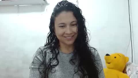 Adriana Tellez online show from October 2025 02:04:01 PM