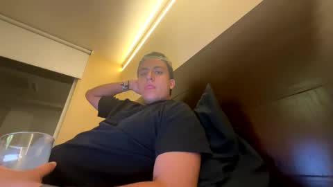 adriannn222 online show from September 2025 05:31:01 AM