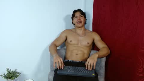 Snapshot of adriel_escalante chatting on September 2025 03:19:02 AM adriel_escalante online show from September 2025 03:19:02 AM