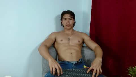 adriel_escalante online show from October 2025 01:30:02 AM