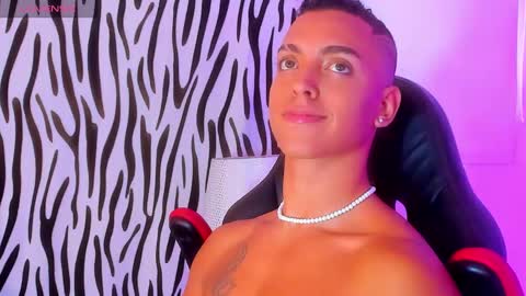 Adrian Lopez online show from December 2024 02:52:02 PM