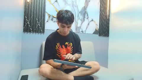 Snapshot of aethon_noir chatting on November 2025 01:22:04 PM AETHON online show from November 2025 01:22:04 PM