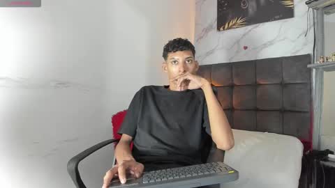 Snapshot of afrodita_n_ares_ chatting on November 2025 07:23:02 PM afrodita n ares online show from November 2025 07:23:02 PM