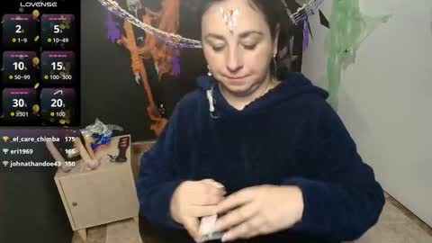 A G A T A T H O M P S O N online show from October 2025 08:29:02 AM