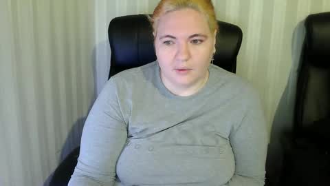 Snapshot of aglaya_fame chatting on December 2025 08:10:01 AM Aglaya Fame online show from December 2025 08:10:01 AM