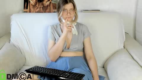 Agnes online show from September 2025 08:38:02 AM