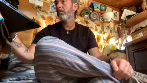 Juan online show from March 2025 12:01:02 PM