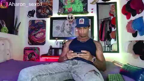 Snapshot of aharon_sexo1 chatting on March 2025 10:21:02 PM Aharon  Zamora online show from March 2025 10:21:02 PM