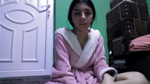 Snapshot of ahotkitty18 chatting on December 2024 05:35:02 PM Selena online show from December 2024 05:35:02 PM