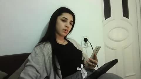 Snapshot of ahotkitty18 chatting on January 2025 01:02:02 PM Selena online show from January 2025 01:02:02 PM