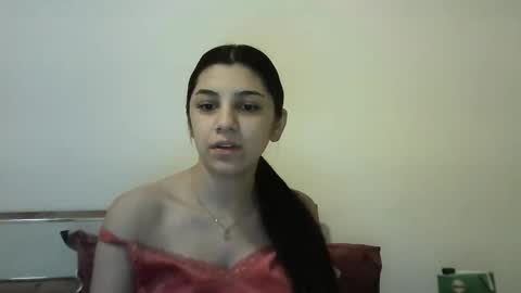 Snapshot of ahotkitty18 chatting on October 2025 05:48:02 AM Selena online show from October 2025 05:48:02 AM