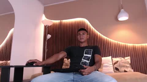 Aiden online show from November 2025 02:17:01 PM