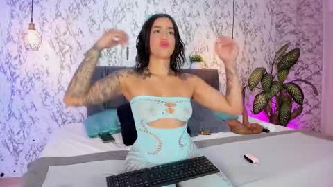 Snapshot of aihnoa_split chatting on October 2025 01:03:02 PM AIHNOA online show from October 2025 01:03:02 PM