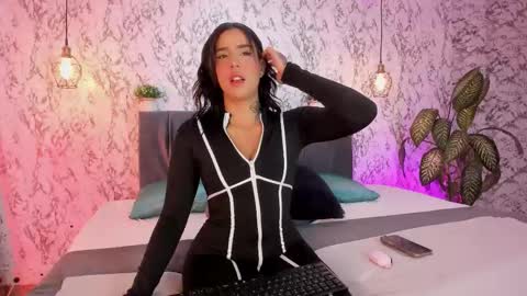 Snapshot of aihnoa_split chatting on November 2025 12:48:01 PM AIHNOA online show from November 2025 12:48:01 PM