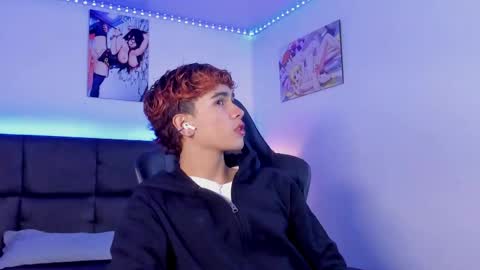 Aiden  online show from October 2025 12:12:02 PM