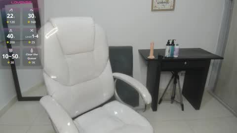 Snapshot of aiilyn_dss18 chatting on October 2025 09:40:01 AM Ailyn online show from October 2025 09:40:01 AM