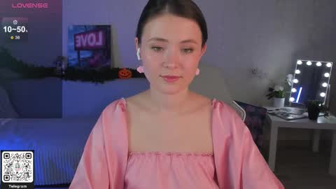 Snapshot of aiklynne chatting on November 2025 01:47:02 PM Lynn online show from November 2025 01:47:02 PM