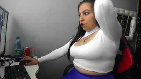 AILYN GOMEZ online show from October 2025 12:51:01 PM